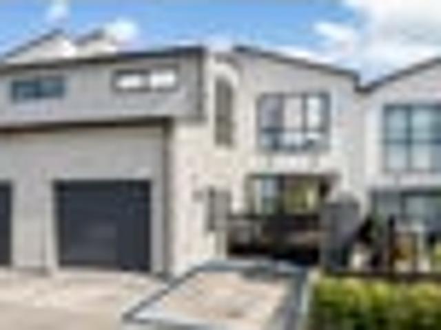 Townhouse for sale in Paremoremo