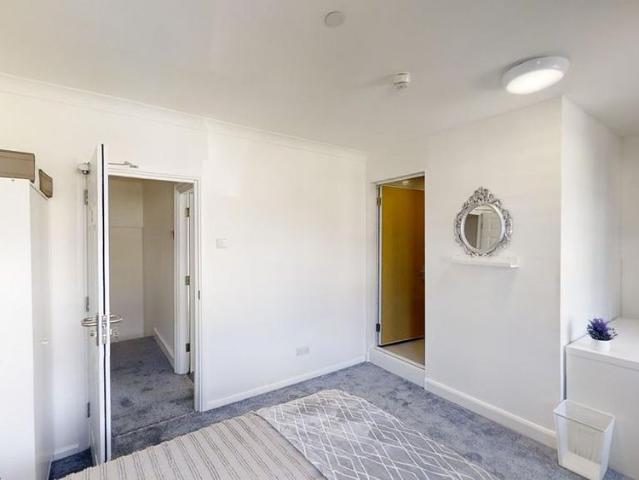 Room for rent in New Town, Monks Orchard