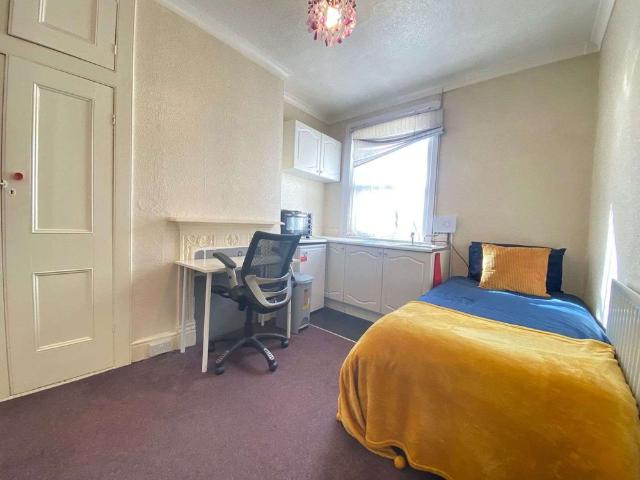 Room for rent in Brompton, Gillingham
