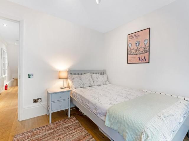 Room for rent in London Borough of Hammersmith and Fulham, Greater London