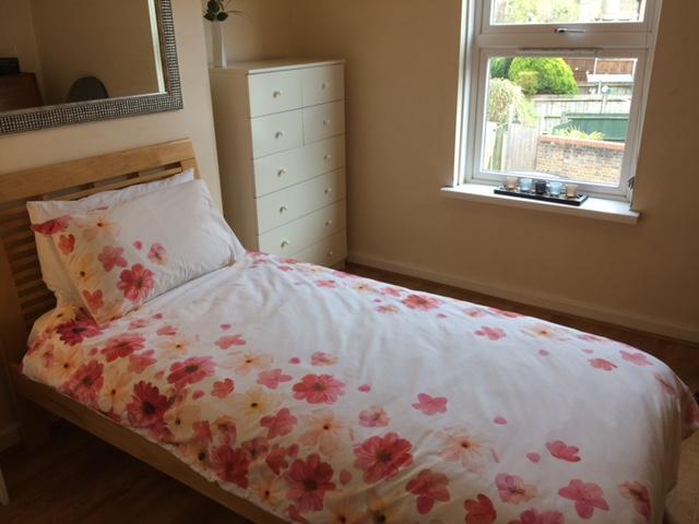 Room for rent in London Borough of Hounslow, Strand