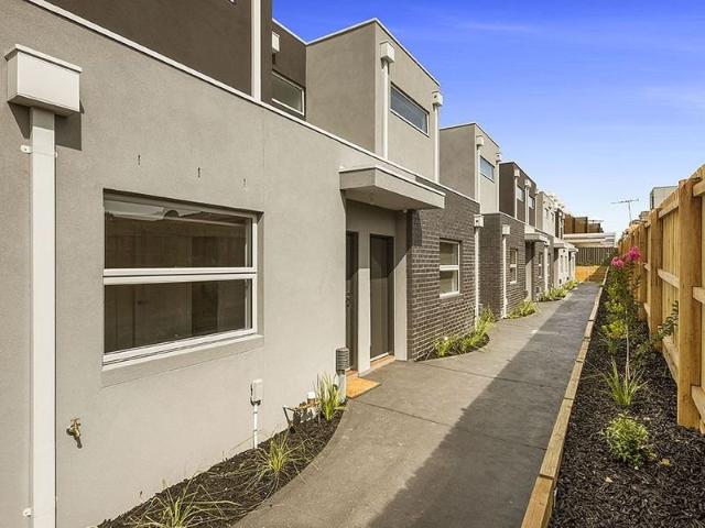 Townhouse for rent in Camerons Creek, Victoria
