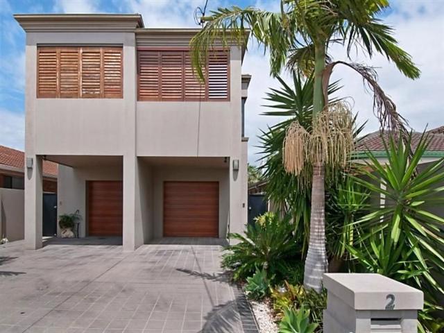 Duplex for rent in Miami, Gold Coast City