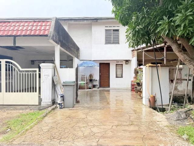 Terraced House for sale in Malaka