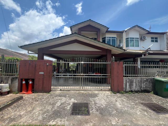 Terraced House for sale in Kuching, Bahagian Kuching