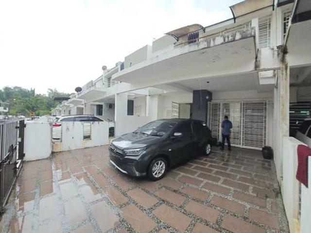 Terraced House for sale in Malaka