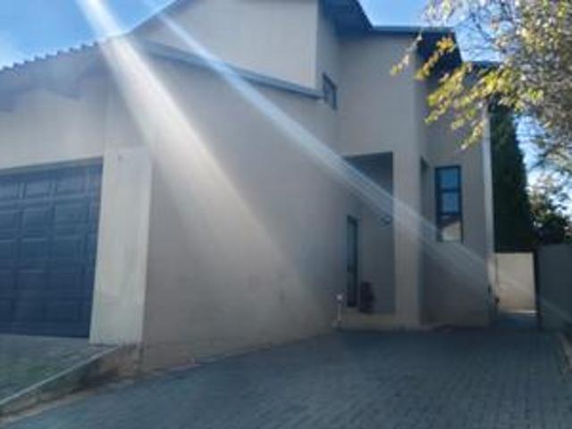 Townhouse for rent in Randburg, Gauteng