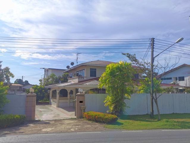 Bungalow for rent in Long Miri