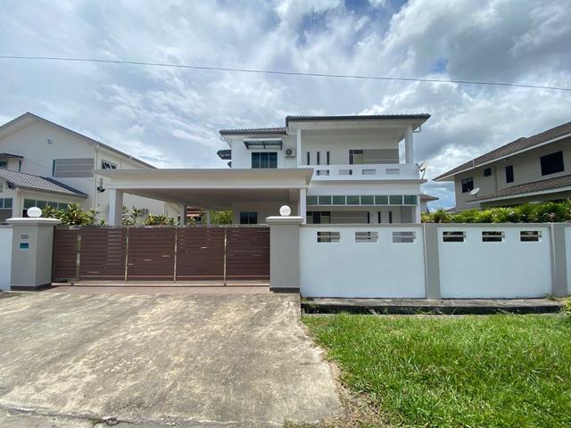 Bungalow for sale in Long Miri