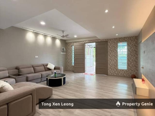 Terraced House for sale in Malaka