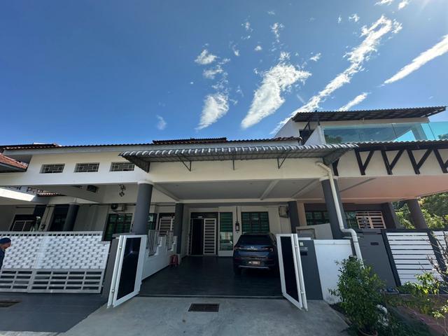 Terraced House for sale in Malaka