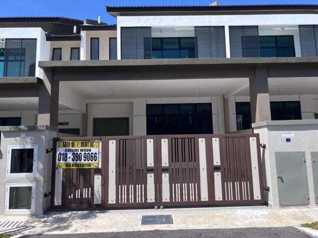 Terraced House for sale in Malaka