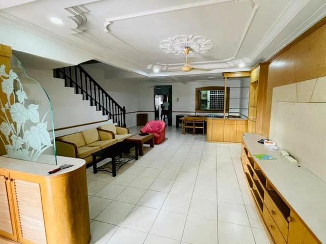 Terraced House for sale in Malaka