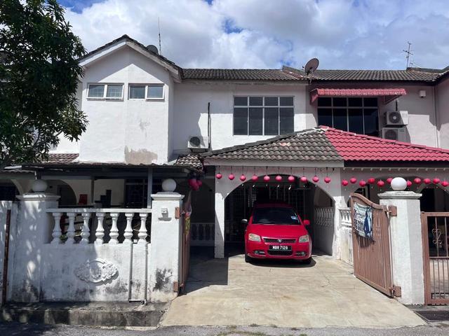 Terraced House for sale in Malaka