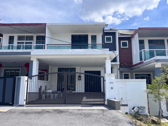 Terraced House for sale in Malaka