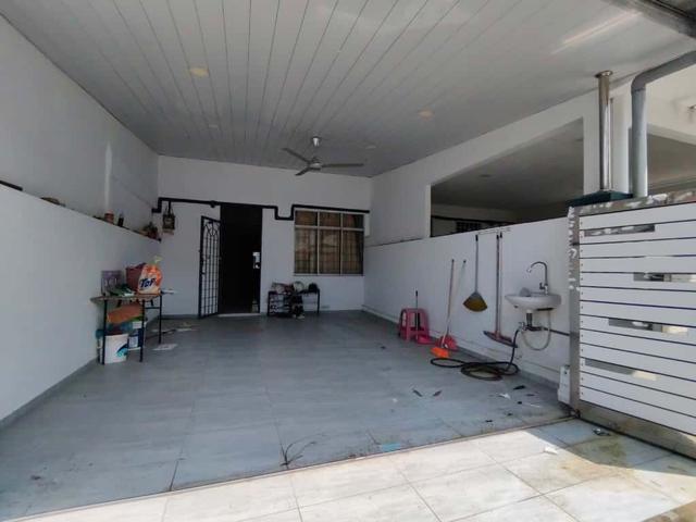 Terraced House for sale in Malaka