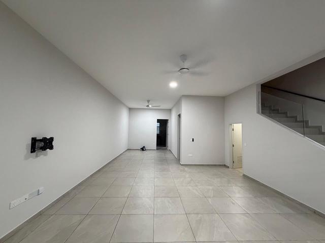 Terraced House for rent in Malaka