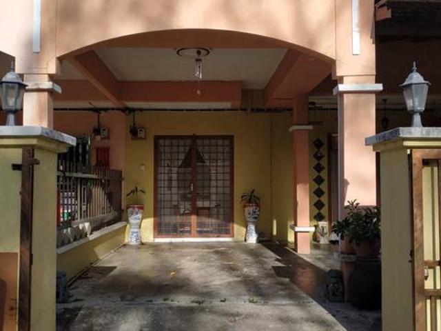 Terraced House for sale in Malaka