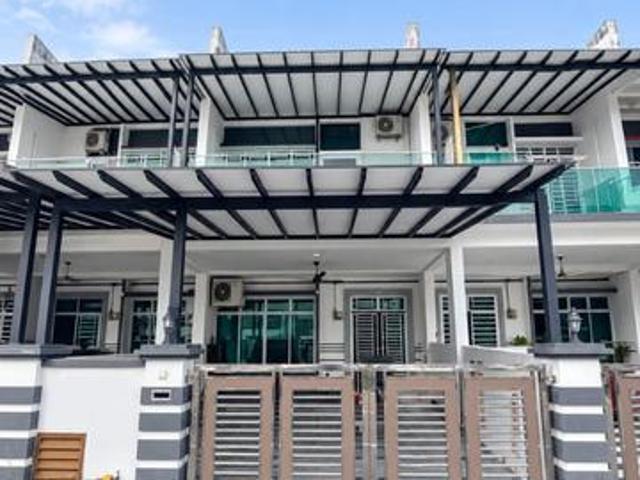 Terraced House for sale in Pontian