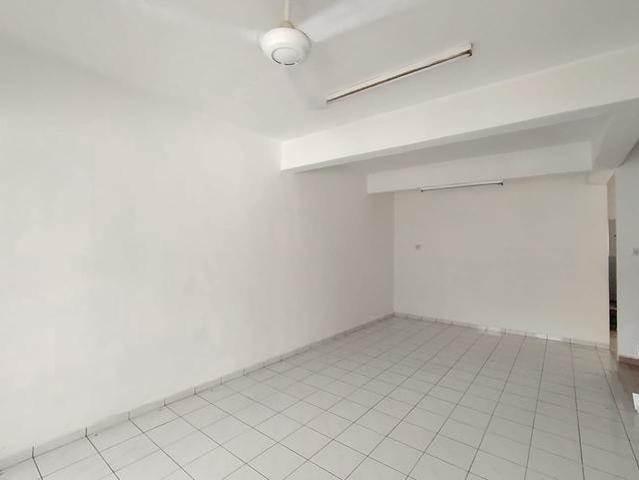 Terraced House for sale in Malaka