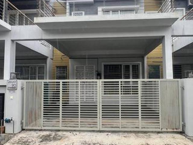 Terraced House for sale in Malaka