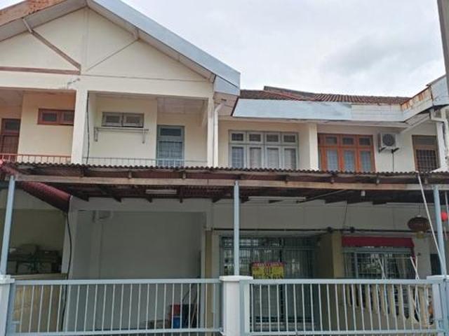 Terraced House for sale in Malaka
