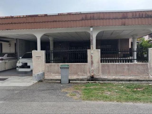 Residential House for sale in Batu Pahat, Johor