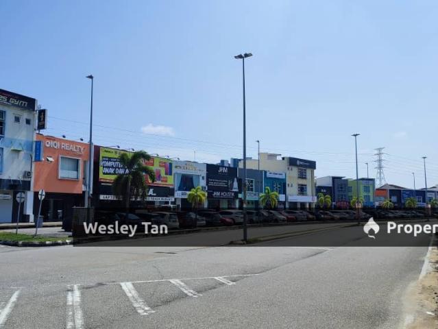 Shop for sale in Malaka