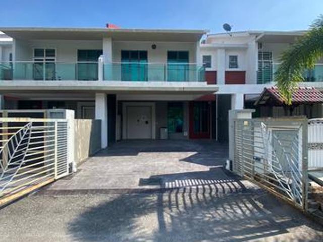 Terraced House for sale in Malaka