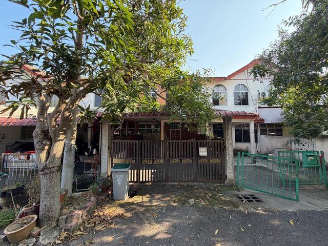 Terraced House for sale in Malaka
