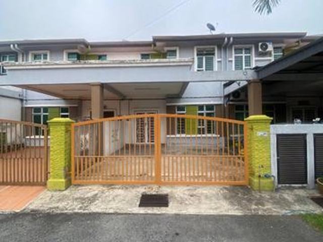 Terraced House for sale in Malaka