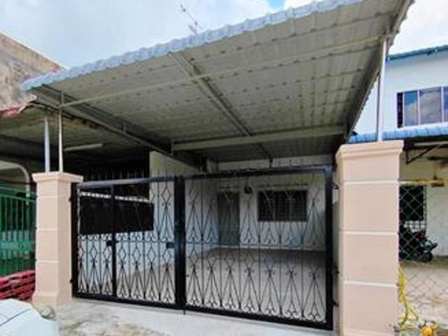Terraced House for sale in Kluang
