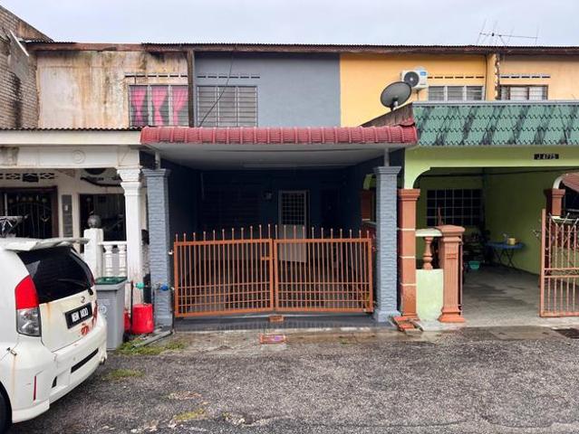 Terraced House for sale in Malaka
