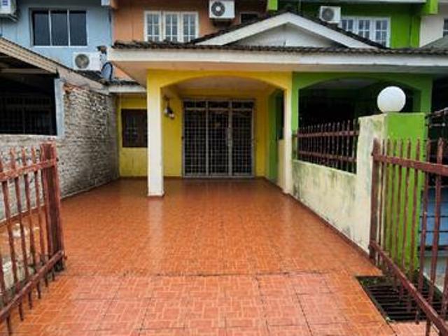Terraced House for sale in Malaka