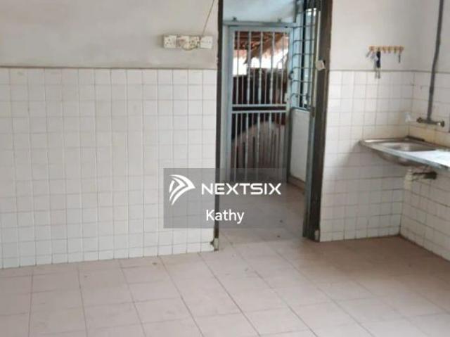 House for rent in Malaka