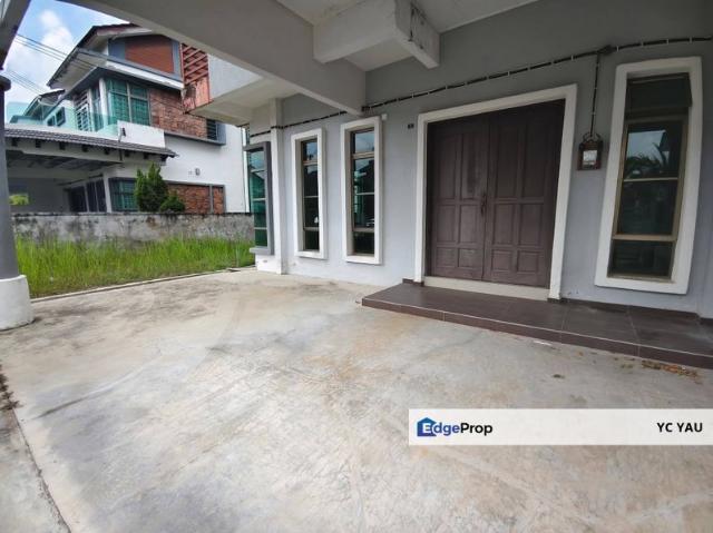 House for sale in Malaka