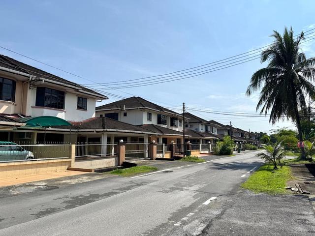 Residential House for sale in Kuching, Bahagian Kuching