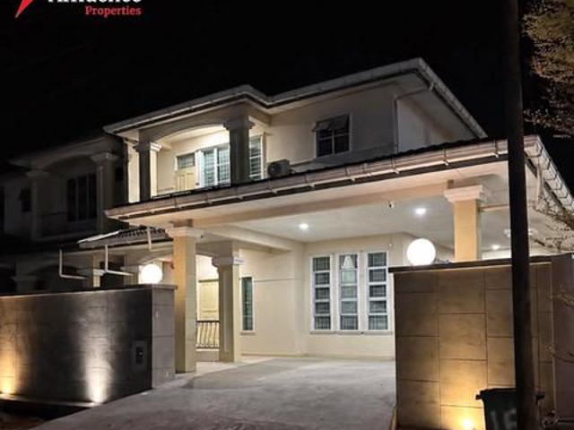 Residential House for sale in Kuching, Bahagian Kuching