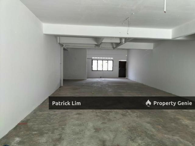 Shop for rent in Malaka