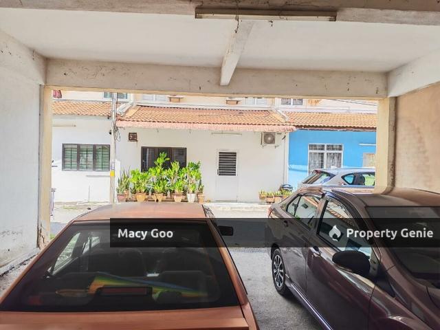 Shop for sale in Malaka