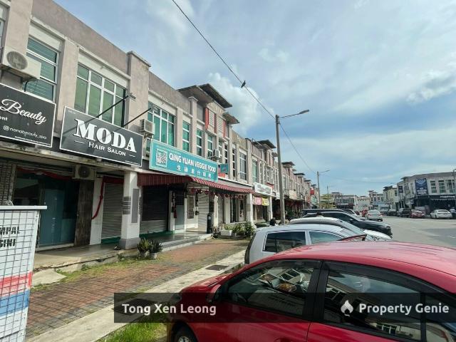 Shop for sale in Malaka