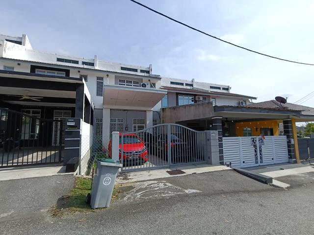 Terraced House for sale in Malaka