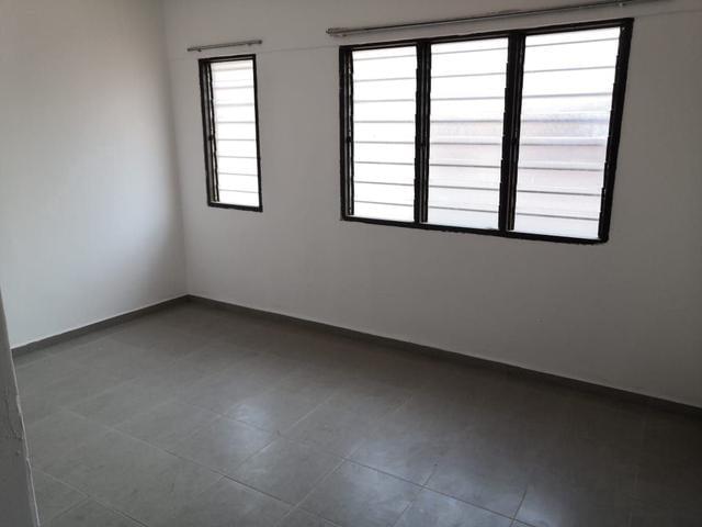 Terraced House for sale in Malaka