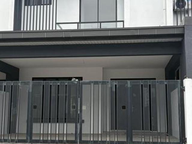 Terraced House for sale in Kuching, Bahagian Kuching