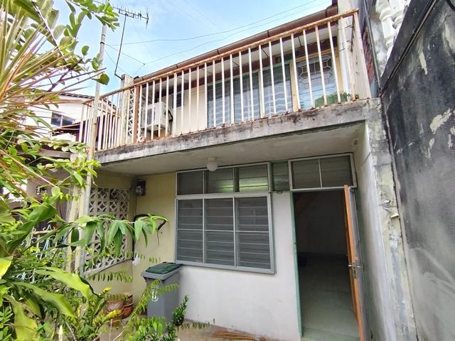 Terraced House for sale in Malaka