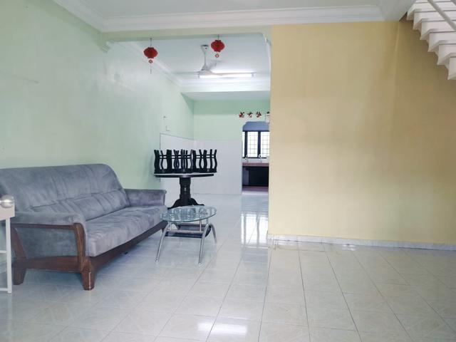 Terraced House for sale in Malaka