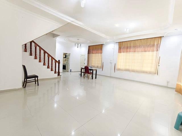 Terraced House for sale in Long Miri