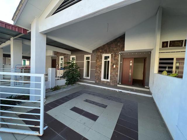 Terraced House for sale in Malaka
