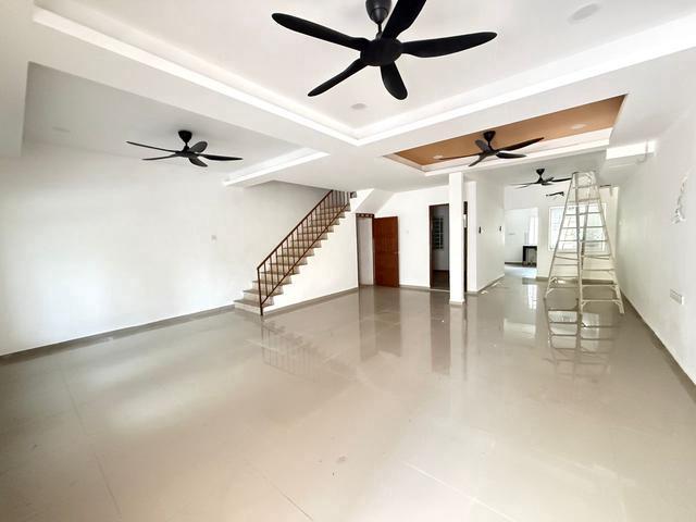 Terraced House for sale in Malaka
