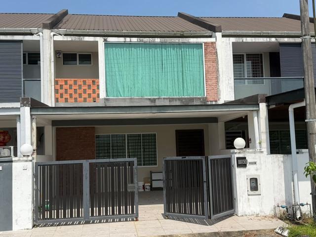 Terraced House for sale in Kuching, Bahagian Kuching